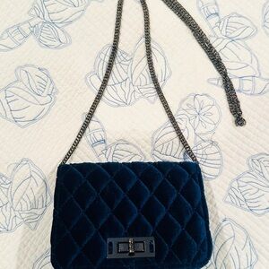 Elegant Blue Quilted Chain Bag